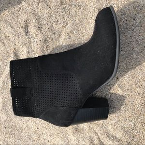 Gap black booties